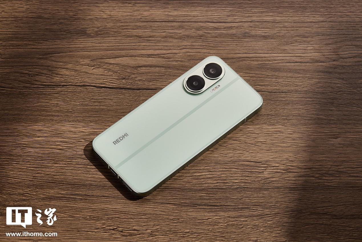 小米 REDMI Turbo 4 Pro 手机澎湃 OS2.0.206.0 版本开启内测，桌面壁纸新增支持模糊效果 - 2