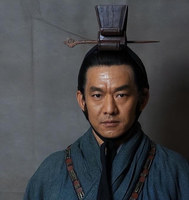 周波张丰毅石河子小聚实录：65岁硬汉穿POLO衫白发如雪却腰杆笔直 | 今日悉尼