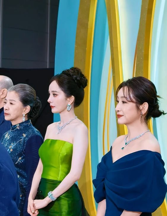 白玉兰这夜，于和伟叔圈天菜回归，孙俪嫩了，迟蓬洋气，肖战太帅 - 12