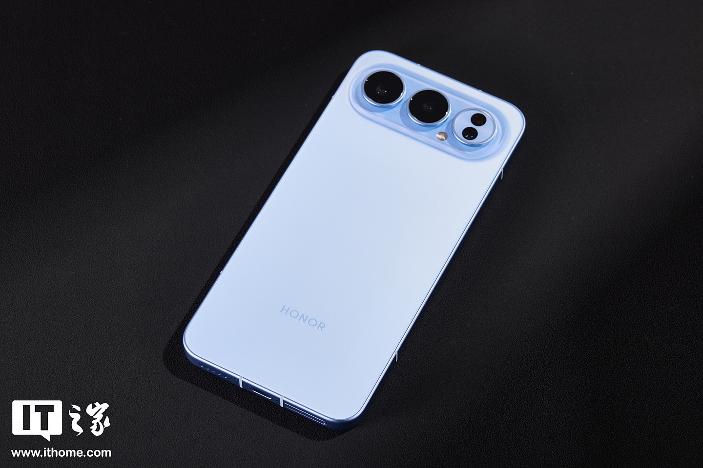 16G+1T 版 3315 元:荣耀 500 Pro 手机国补后新低,配 8000mAh 大电池 - 2