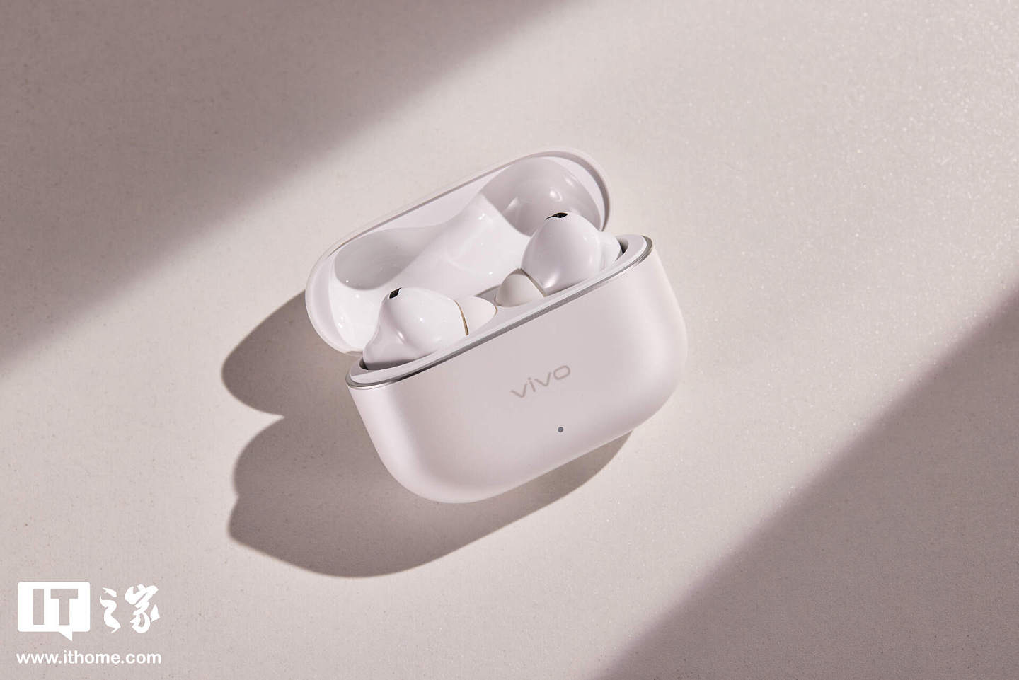 【IT之家开箱】vivo TWS 5 Pro 耳机图赏：圈铁音质 + 独立 DAC + 4.6Mbps Wi-Fi 无损音频 - 6
