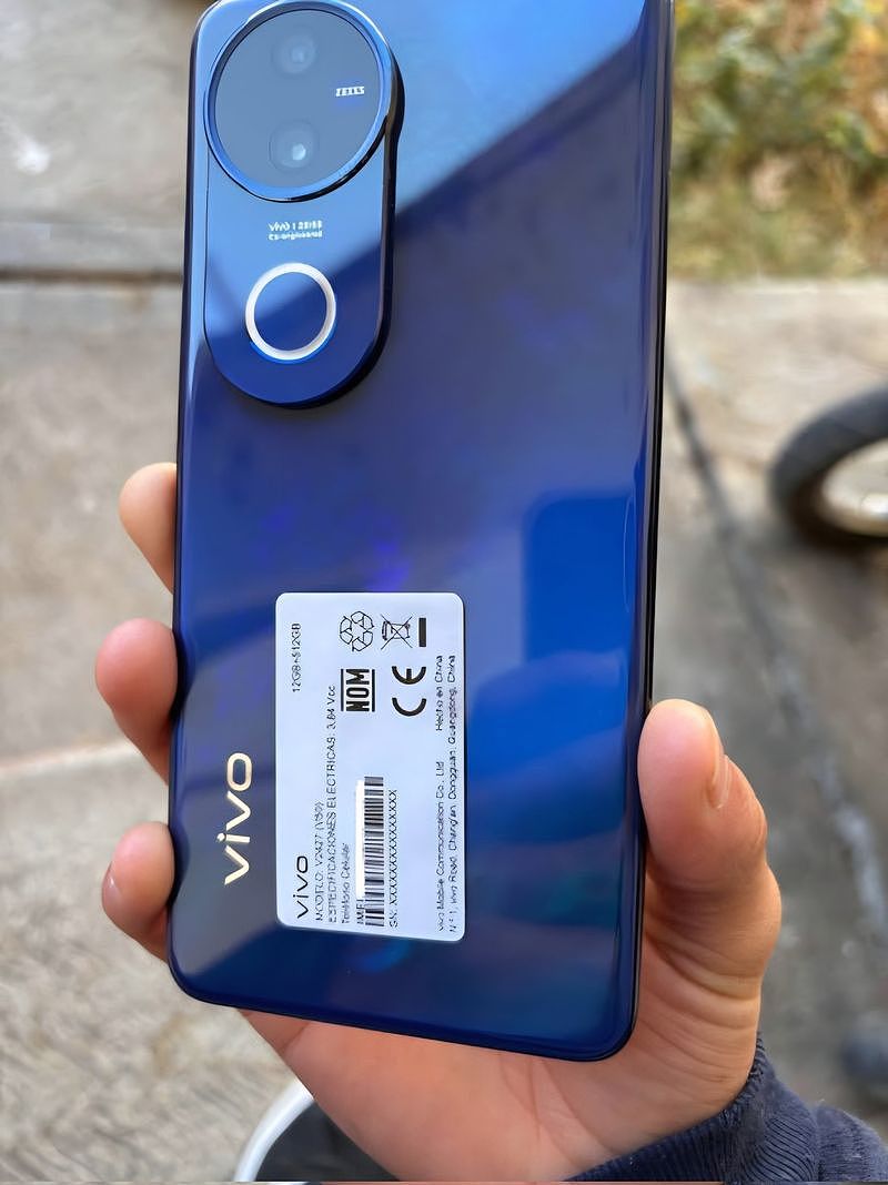 蓝色版本 vivo V50 5G 手机真机照片曝光 - 7