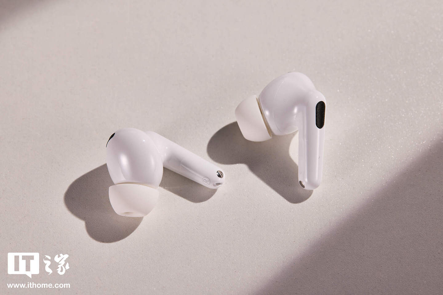 【IT之家开箱】vivo TWS 5 Pro 耳机图赏：圈铁音质 + 独立 DAC + 4.6Mbps Wi-Fi 无损音频 - 8