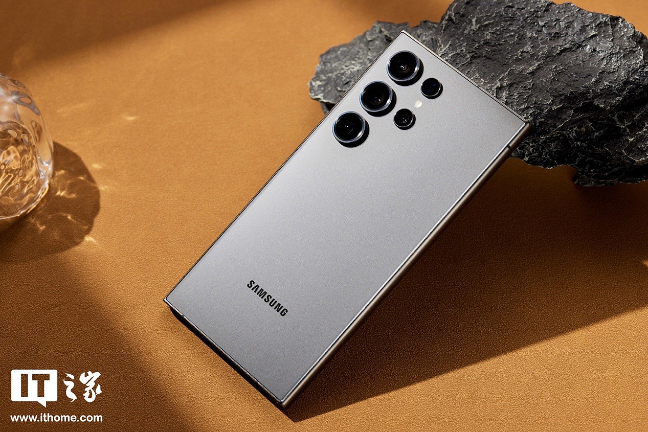 消息称三星 Galaxy S26 明年全线升级 16GB 内存,苹果 iPhone 18 仍是 12GB - 2