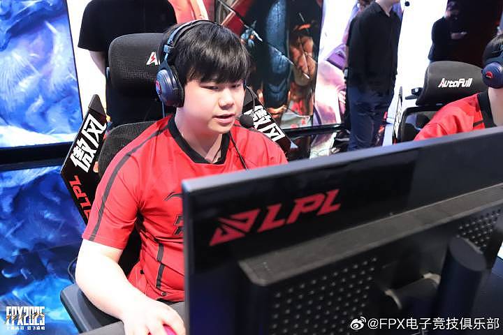 纯纯尽力！shad0w战到最后 两局对位打爆jiejie 自己不C队伍就遭完虐 - 1