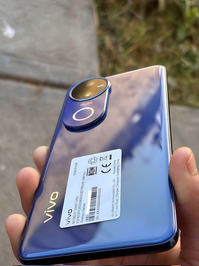 蓝色版本 vivo V50 5G 手机真机照片曝光 - 5