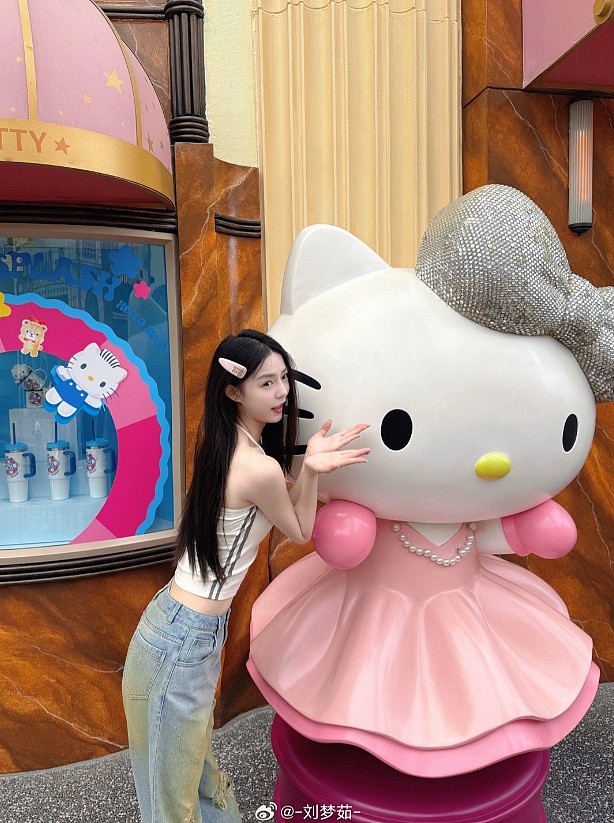 谁的白月光？《捞女游戏》演员刘梦茹晒照：好久不见 - 8