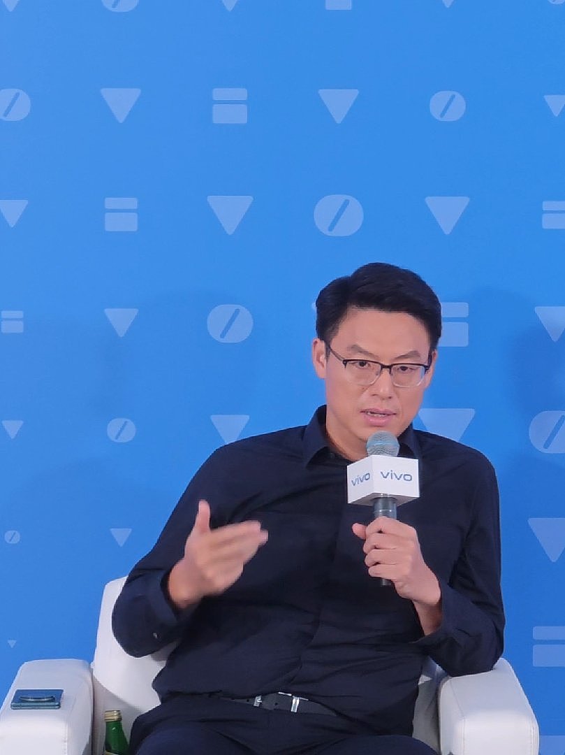 vivo 产品副总裁黄韬：对 vivo X Fold6 销量非常有信心，预计销量较上一代提升 30% 以上 - 1