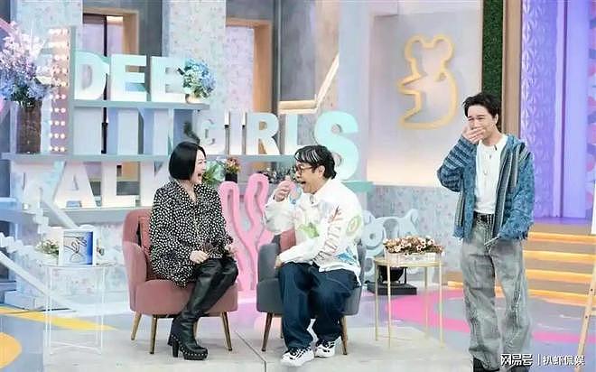 小S现身香港被偶遇，陪女儿看演唱会，老公许雅钧满头白发受瞩目 - 9