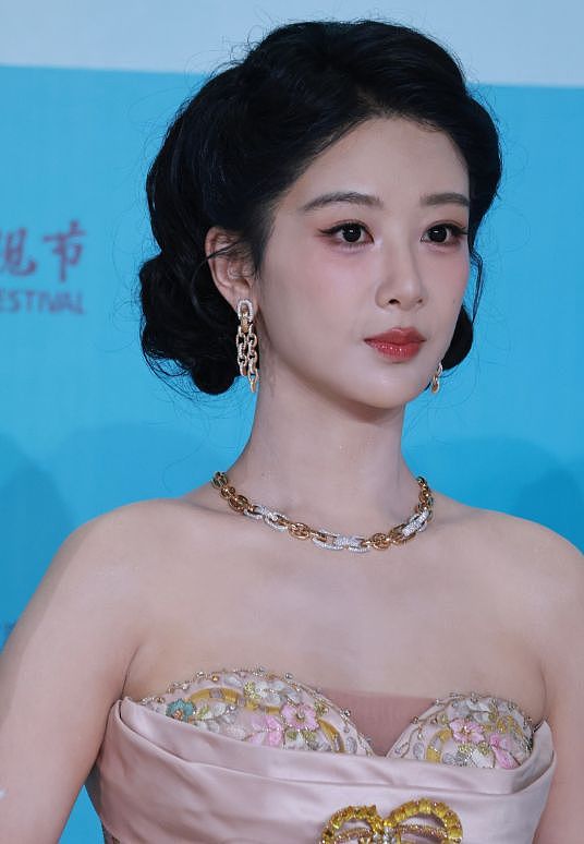 白玉兰这夜，于和伟叔圈天菜回归，孙俪嫩了，迟蓬洋气，肖战太帅 - 20