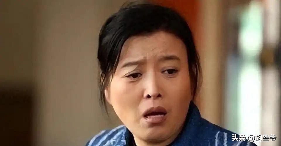 曝孙红雷前女友当奶奶！背十几块包拿卷纸带孙女，遇事还请教儿媳 - 13