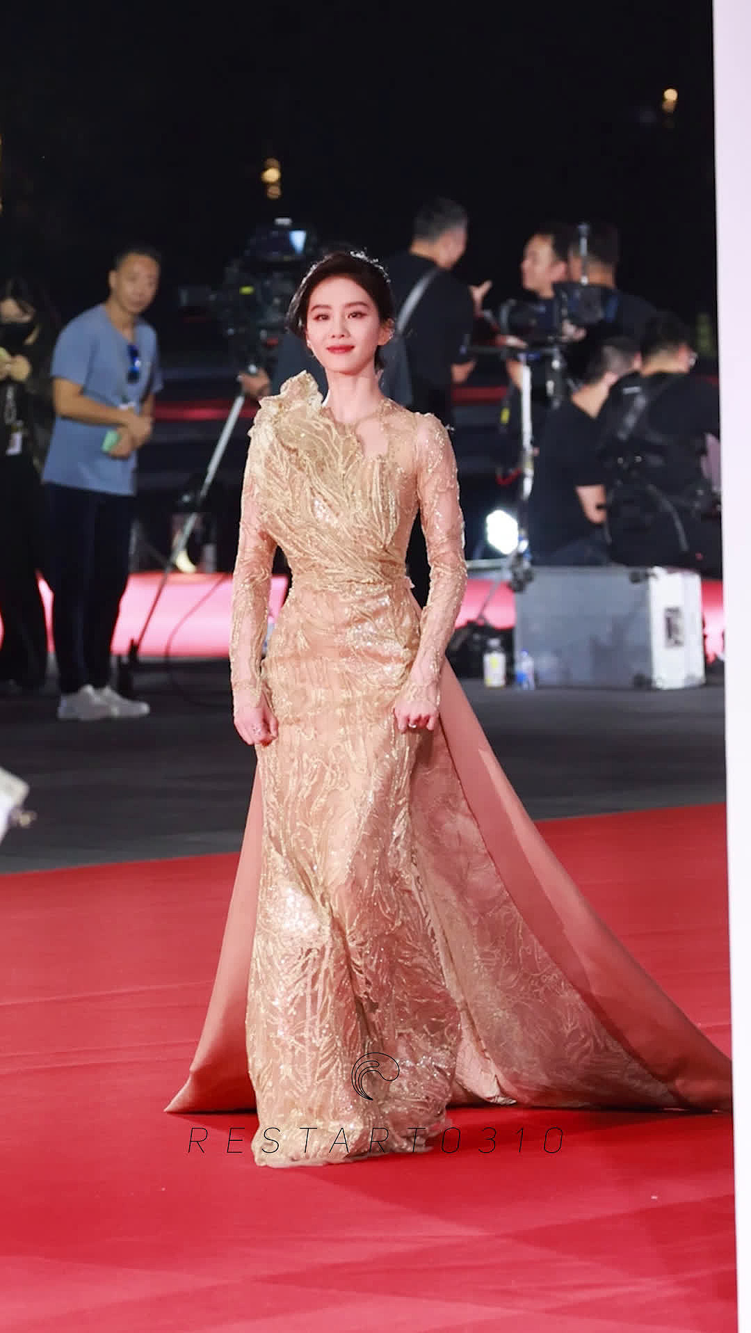 王晓菲助力2025微博电影之夜，见证光影荣耀时刻 - 3