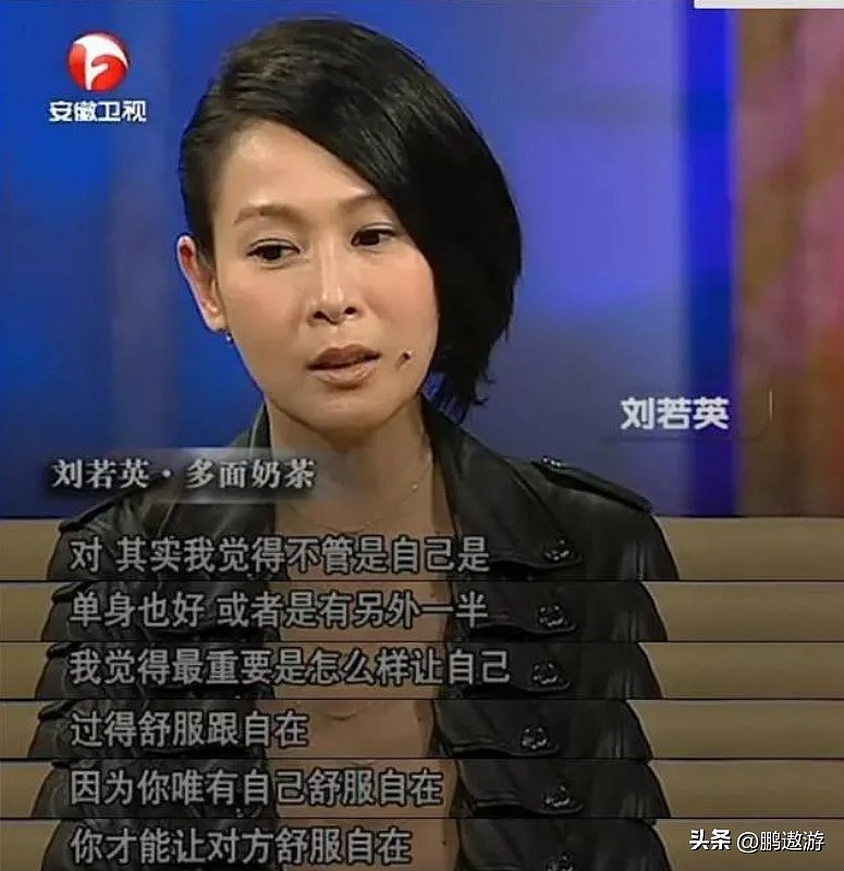 刘若英与老公儿子庆57岁生日，戴老花镜许愿，获儿子亲吻一脸幸福 - 10