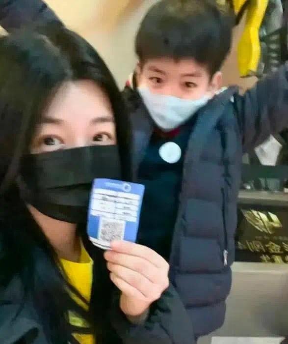 演都不演了?陈妍希大方晒合照 孩子长相引热议，陈晓态度耐人寻味 - 4