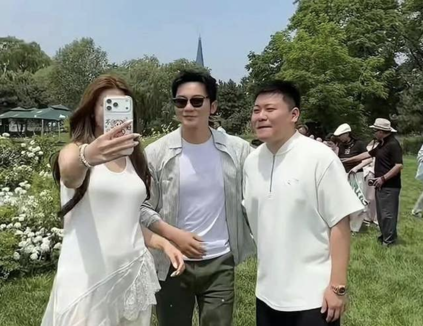 李晨同父异母妹妹大婚，大黑牛亲自到场祝福，合影曝光兄妹情深 - 5