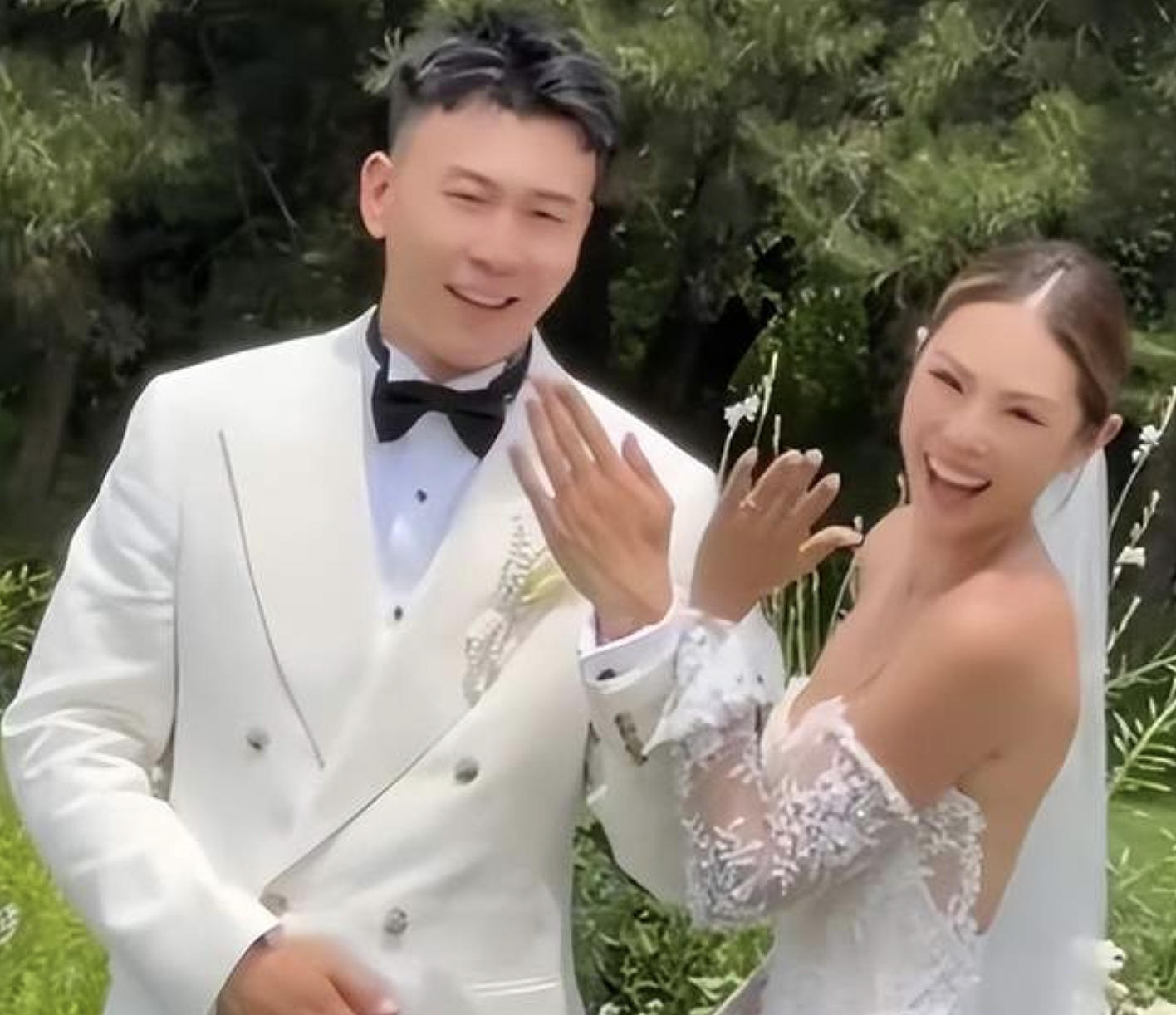 李晨同父异母妹妹大婚，大黑牛亲自到场祝福，合影曝光兄妹情深 - 4