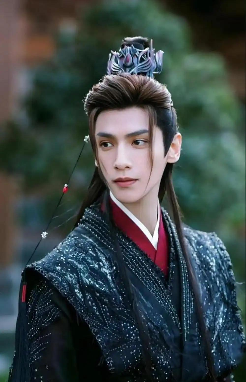 罗云熙陷无戏可拍窘境!从古装顶流到演唱会救场,演员路在何方? - 10