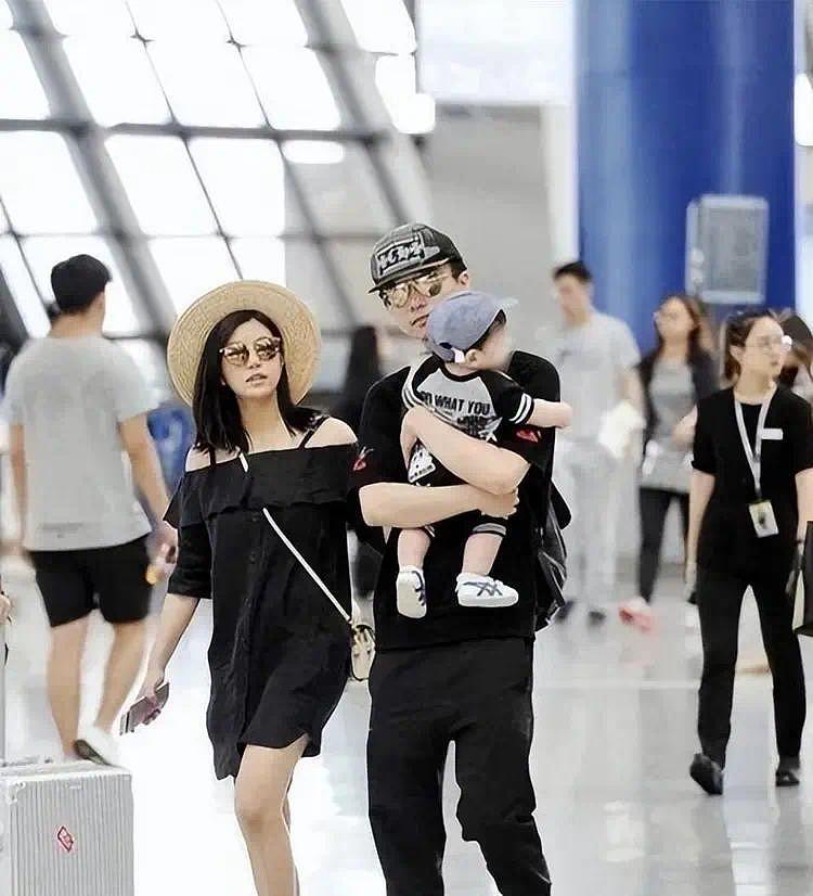 演都不演了?陈妍希大方晒合照 孩子长相引热议，陈晓态度耐人寻味 - 5