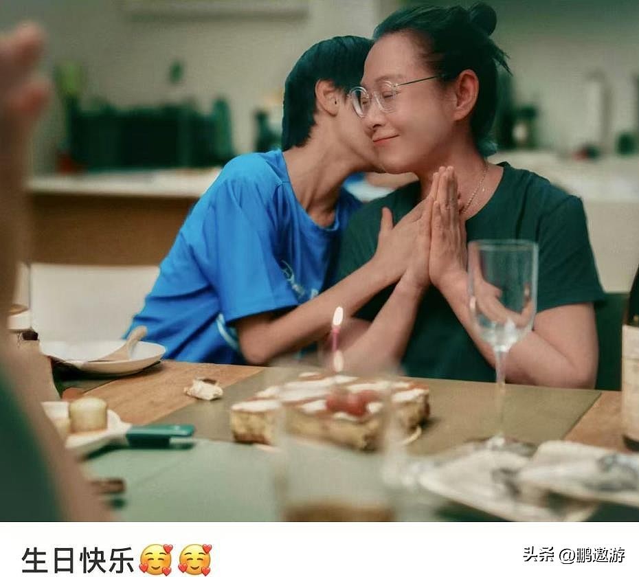 刘若英与老公儿子庆57岁生日，戴老花镜许愿，获儿子亲吻一脸幸福 - 27