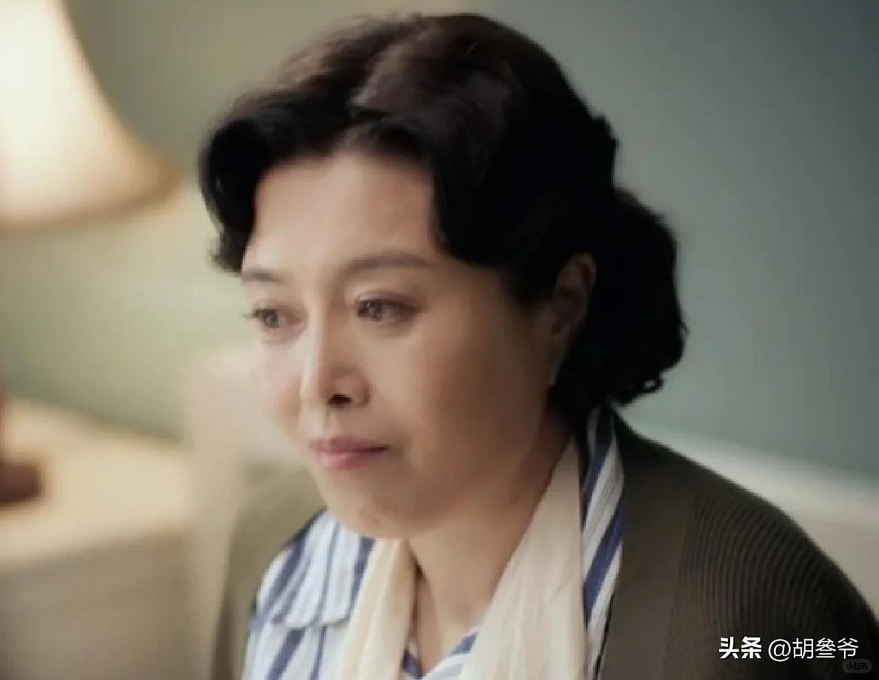 曝孙红雷前女友当奶奶！背十几块包拿卷纸带孙女，遇事还请教儿媳 - 22