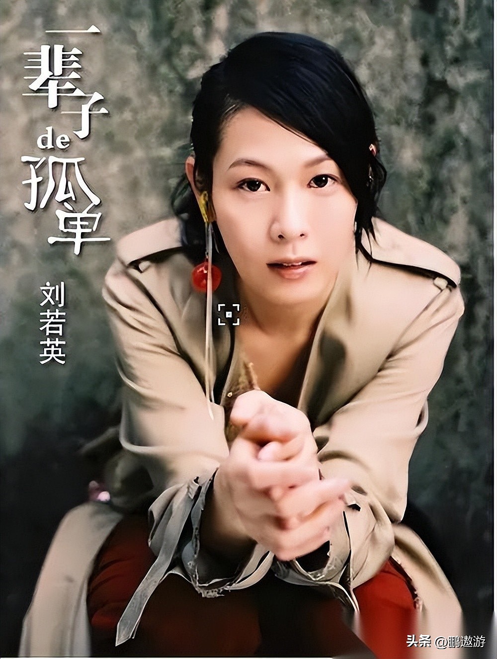 刘若英与老公儿子庆57岁生日，戴老花镜许愿，获儿子亲吻一脸幸福 - 4