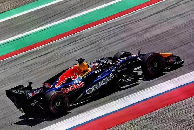 F1西班牙站二练梅赛德斯领跑 - 1