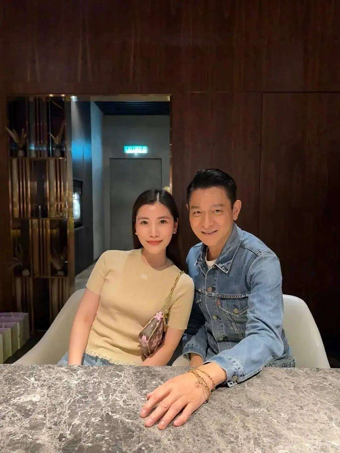 刘德华陪妻子回家 与娘家人聚餐照曝光! - 2