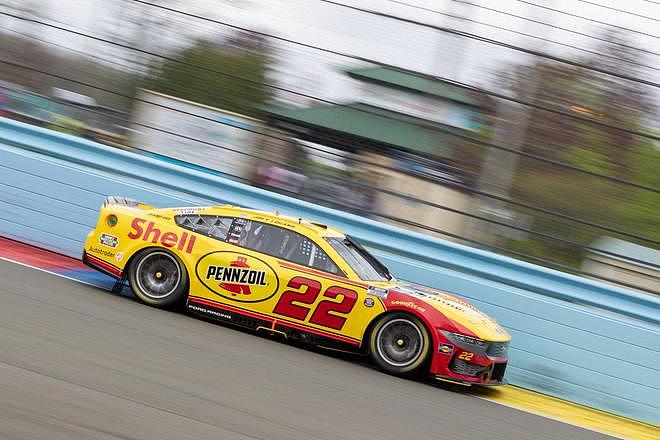 两冠王公开拒绝NASCAR短赛改革：我就想一直开，跑完还想跑 - 1