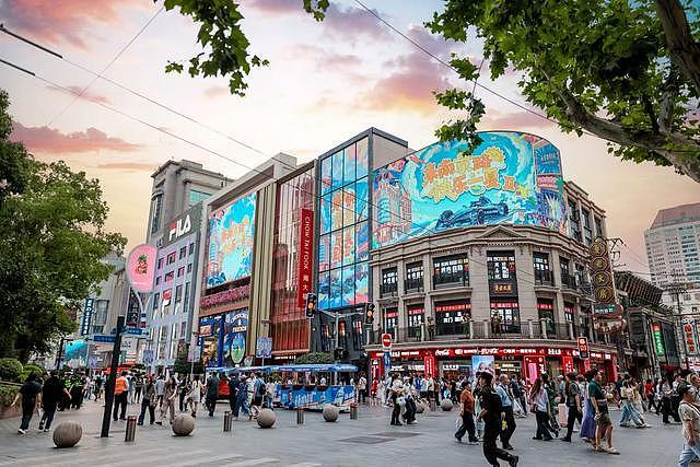 首发首展集聚落地 2026“来南京路快乐一夏”主题活动启幕 - 2