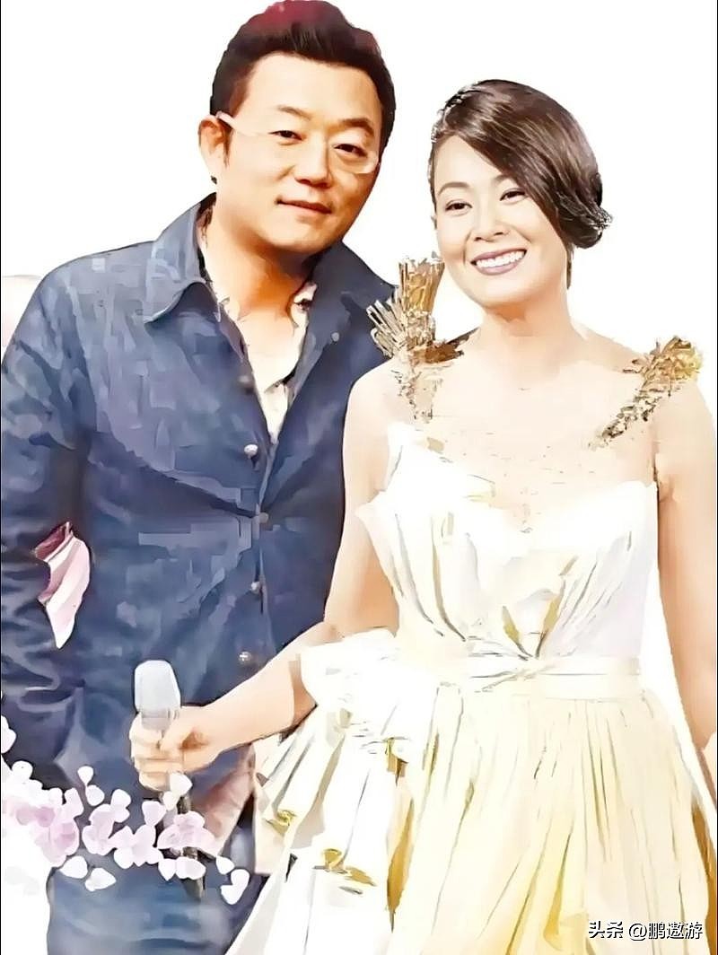 刘若英与老公儿子庆57岁生日，戴老花镜许愿，获儿子亲吻一脸幸福 - 14