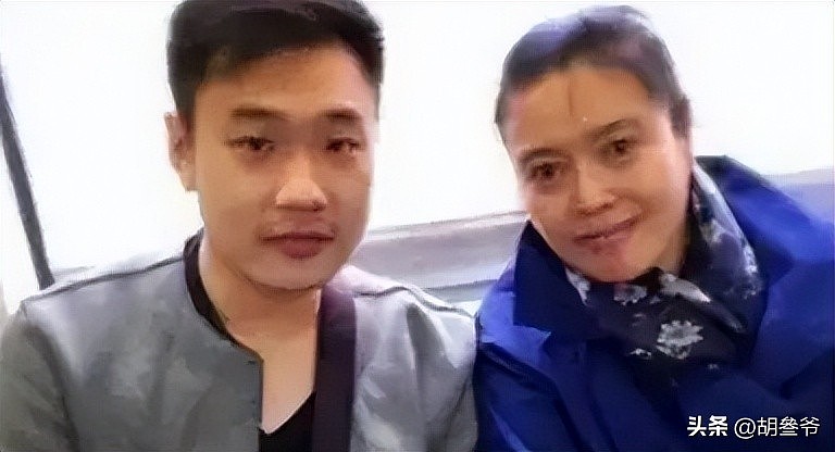 曝孙红雷前女友当奶奶！背十几块包拿卷纸带孙女，遇事还请教儿媳 - 18