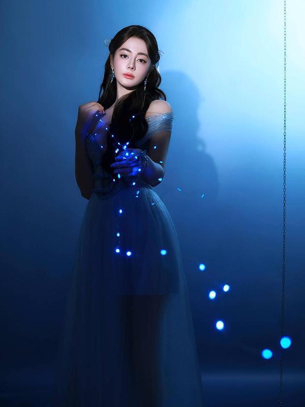 迪丽热巴身穿蓝色透视纱裙变身美人鱼 - 5