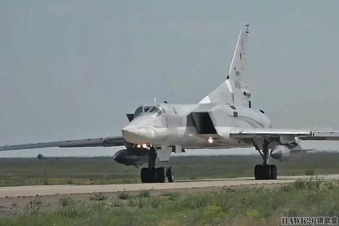 乌克兰“蛛网行动”袭击俄罗斯空军基地 13架飞机被摧毁损失惨重 - 12