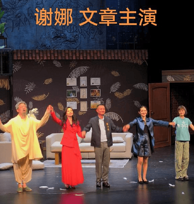 文章继面馆后再开酒吧,张杰送花篮,退圈七年娱乐圈人脉照样硬 - 4