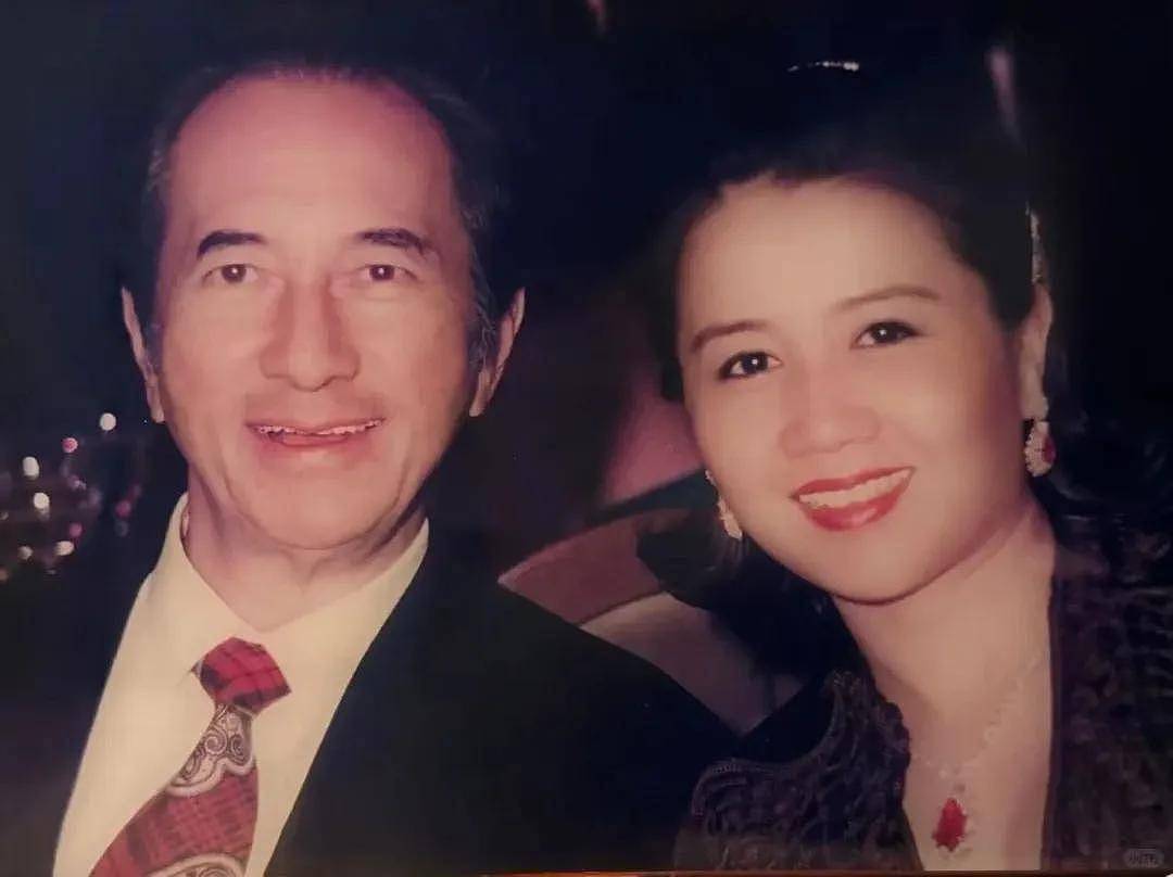 奚梦瑶婚礼细节太讲究！古董裙和奚梦瑶同岁，项链暗示家族地位 - 7