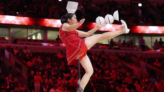 NBA顶碗大妈演出费曝光！每场6765美元 主办方提供至少四星酒店 - 1