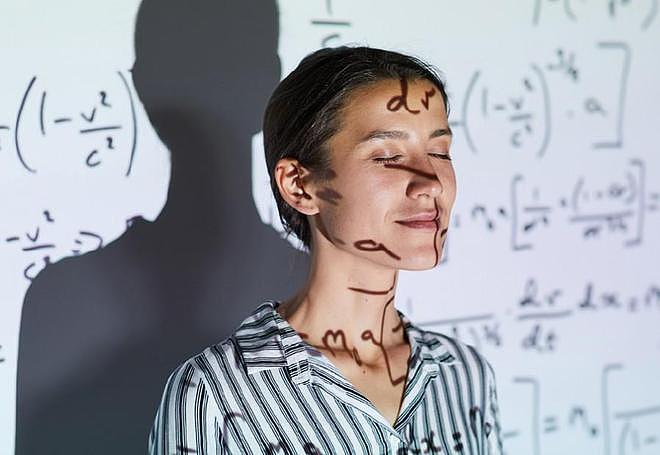 王虹对法国研究院的感谢，为何会让人破防？搞学术是否要先学敬酒 - 2