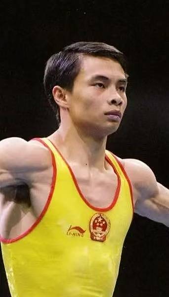 奥运冠军李小双：53岁满头白发，身家过亿，与妻子恩爱23年仍无子 - 2