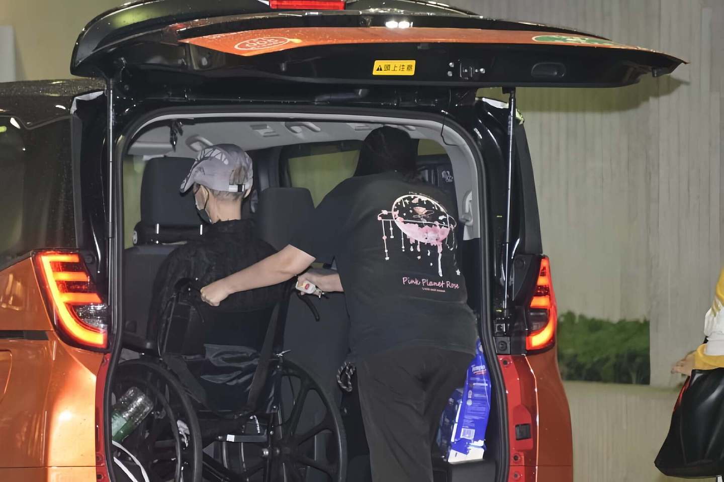 香港知名演员靠轮椅代步，瘦成皮包骨拒绝受访，患鼻咽癌花光积蓄 - 4