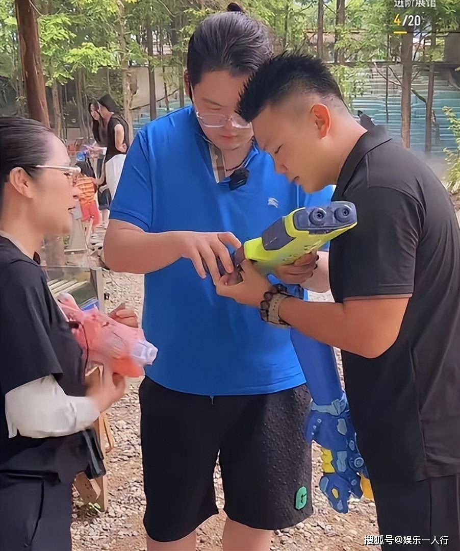 向佑安吉文旅翻车实录:12.7万人在线1小时砍半,被合伙好友坑到连哥哥刚挣的口碑都赔了 - 1