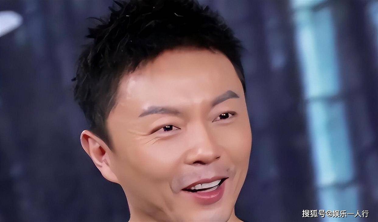 将李连杰置于脚下，被周润发五千劝退，现今成网剧的支柱 - 2
