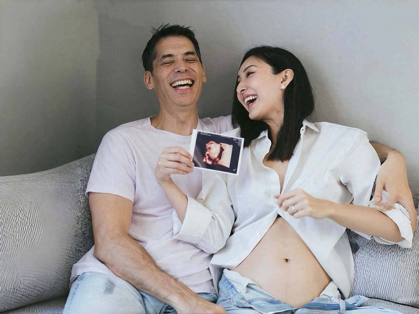 恭喜！TVB前美女主播宣布怀孕，婚后和外籍老公移居日本 - 1