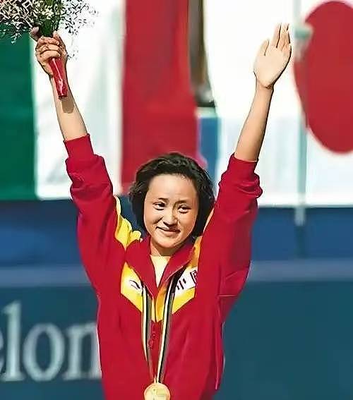比郭晶晶更牛的跳水女皇高敏：斩获72枚金牌，二婚被老公宠成公主 - 1
