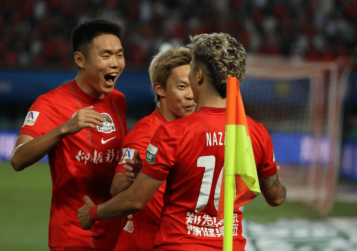2-1！中超卫冕冠军惊险逆袭，86分钟进球被吹，古斯塔沃不敢相信 - 2