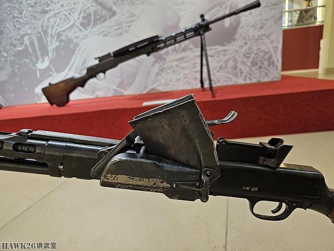 俄罗斯军事历史博物馆展出珍贵的DP原型枪 采用“歪把子”弹斗 - 6