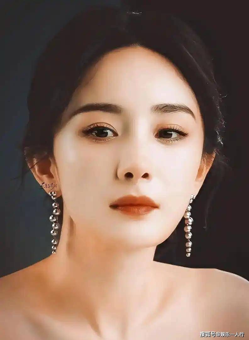 杨幂白玉兰2秒“黑脸”被骂输不起？先看白宇折给她的那朵白玉兰再说 - 11