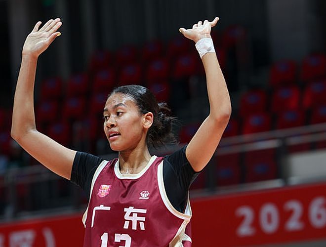 轰25+11！中国女篮20岁1米86混血前锋崛起：偶像是李梦 - 2