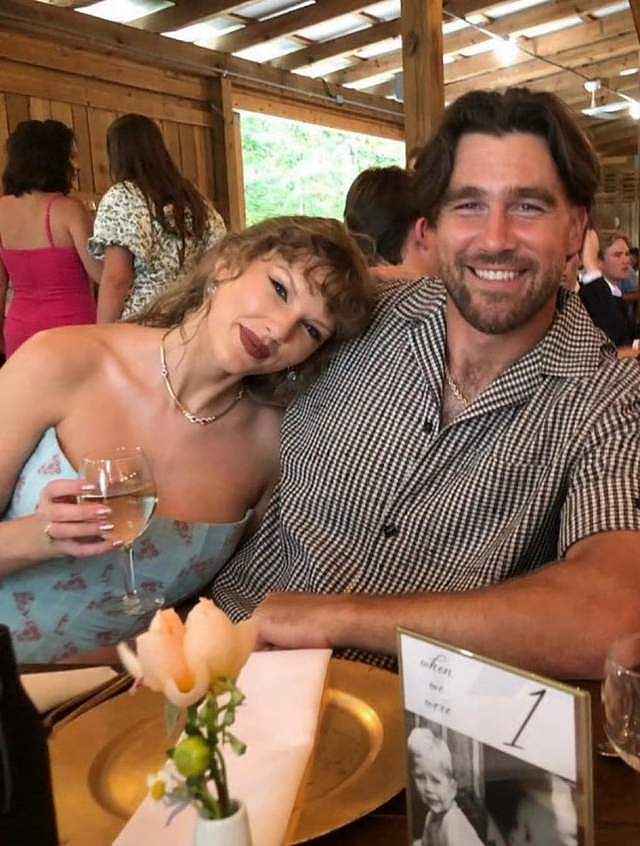 霉霉签史上最复杂婚前协议？篇幅堪比小说，婚礼纪录片成伴手礼 - 1