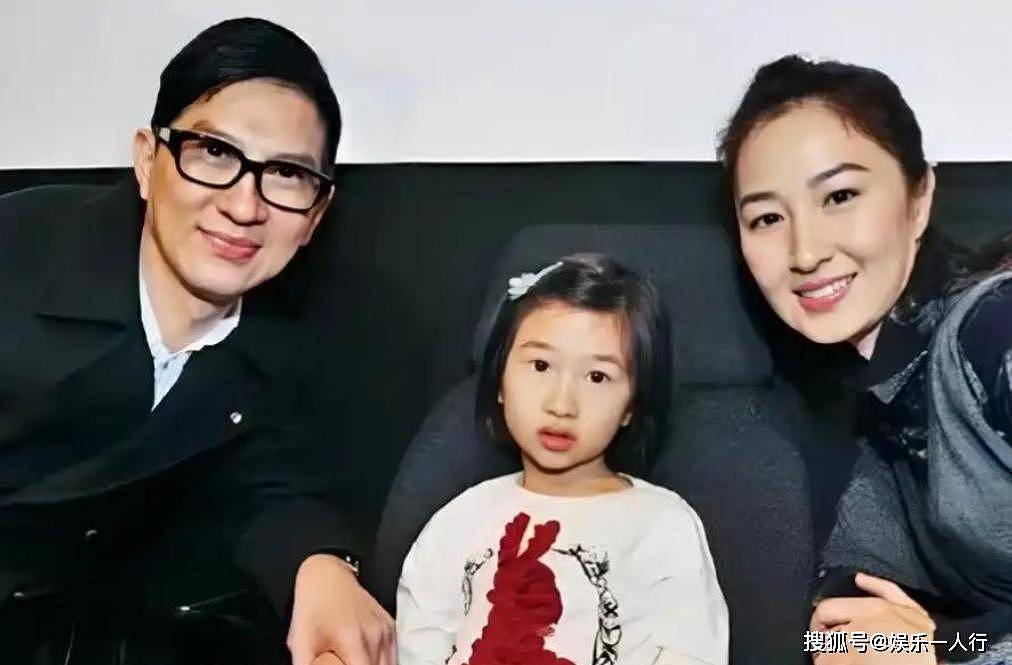 62岁张家辉公开女儿现状,家庭争吵不断,母女分歧大,背后原因太现实 - 4