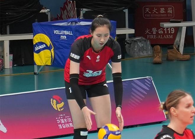 又美又能打！女排17岁1米95新星崛起：12扣9中真稳，赵勇招进她？ - 1